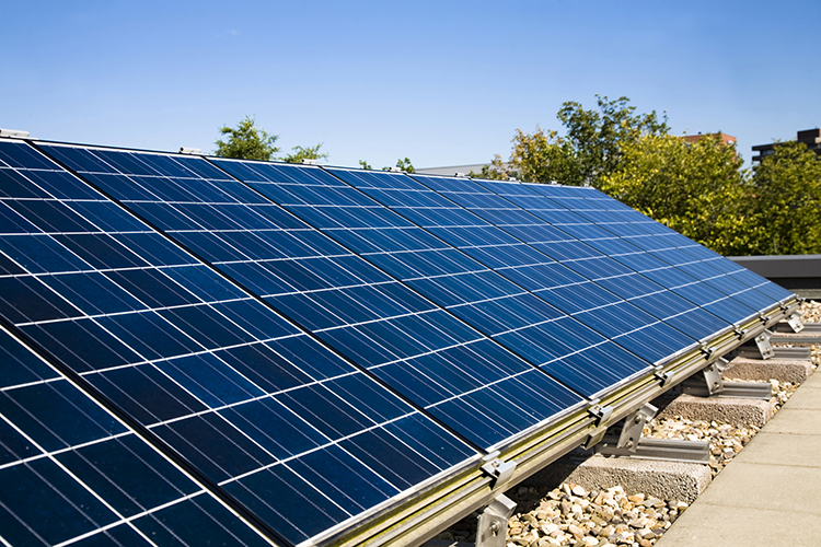 paneles de autoconsumo fotovoltaico en un entorno rural